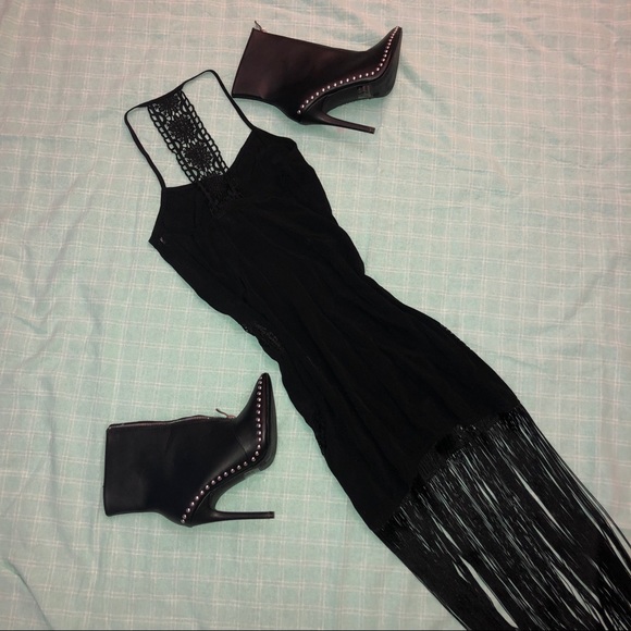 Black classy sassy fringe dress 🖤 - Picture 2 of 7